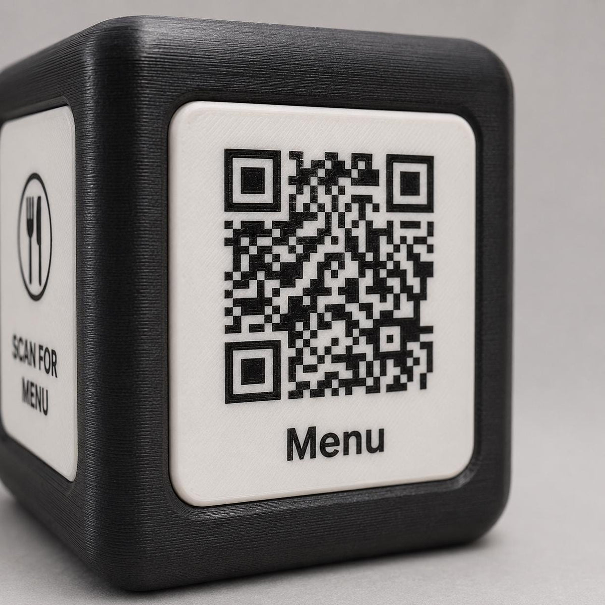 Cubo Espositore QR Code Personalizzato | Menu Digitale, Social Media, Wi-Fi | Stampa 3D e Incisione Laser | Per Ristoranti, Bar ed Eventi