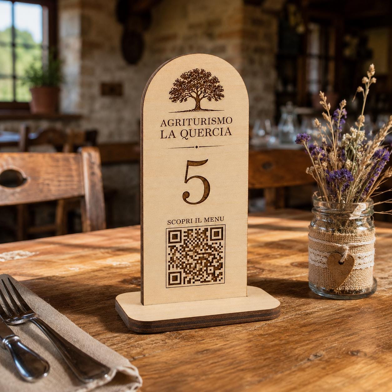 Portamenu QR Code in Legno, Segnaposto Matrimonio Country Chic, Numeri Tavolo Personalizzati con Logo, Accessori Trattoria e Cantina