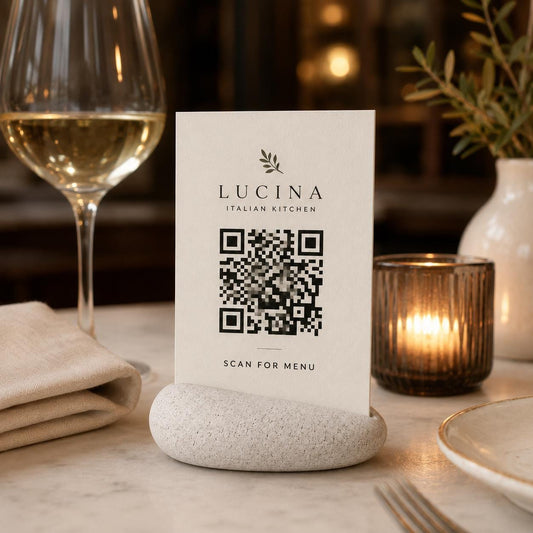 Portamenu Design Sasso in Stampa 3D, Segnatavolo Organico PLA Effetto Pietra, Espositore Menu Minimalista per Ristorante Bistro Caffetteria