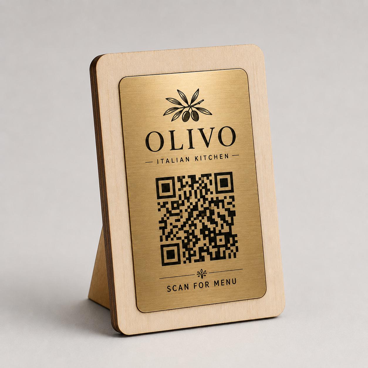 Supporto QR Code da tavolo in plexiglas nero con targhetta ottone o bianco incisa per ristorante bar hotel