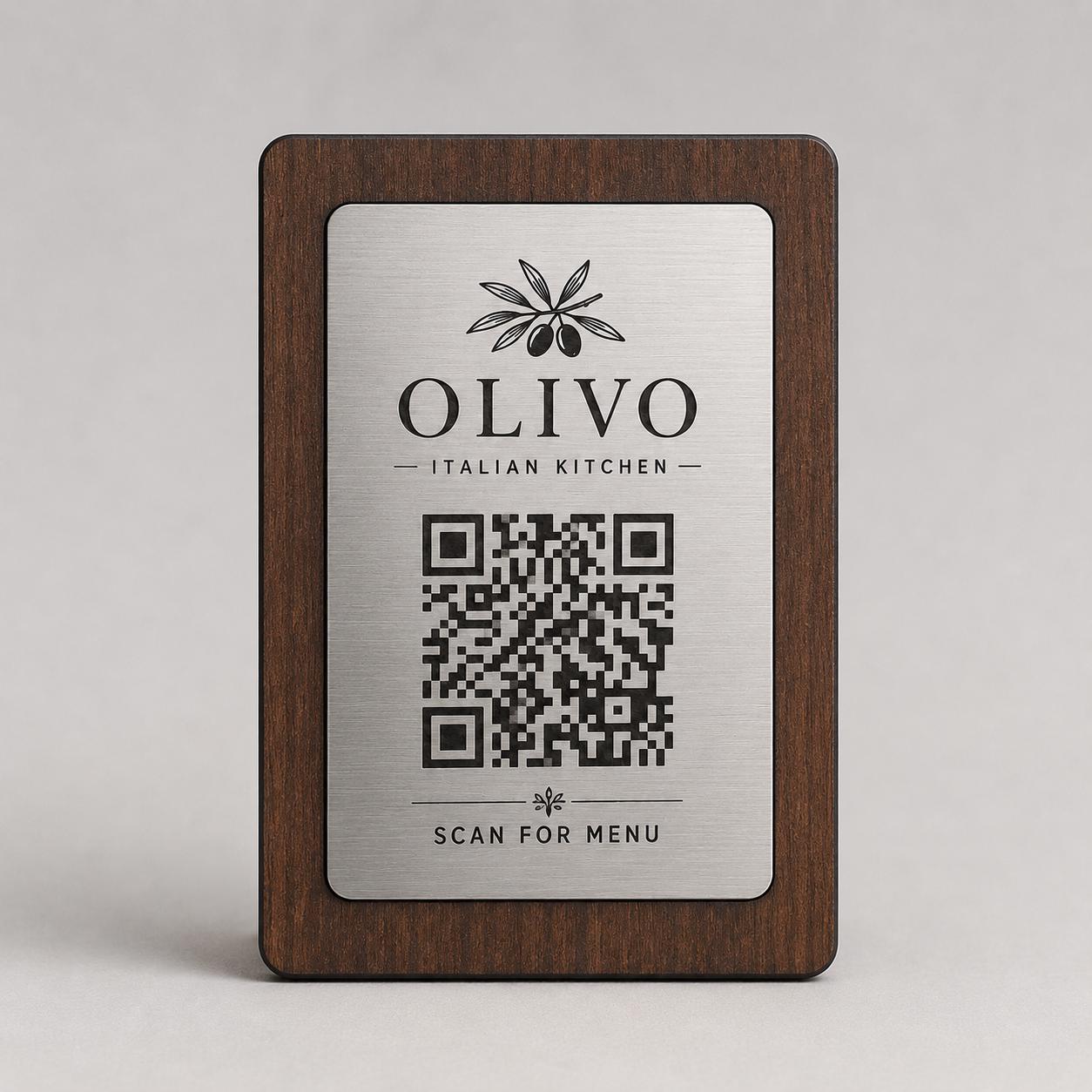 Supporto QR Code da tavolo in plexiglas nero con targhetta ottone o bianco incisa per ristorante bar hotel