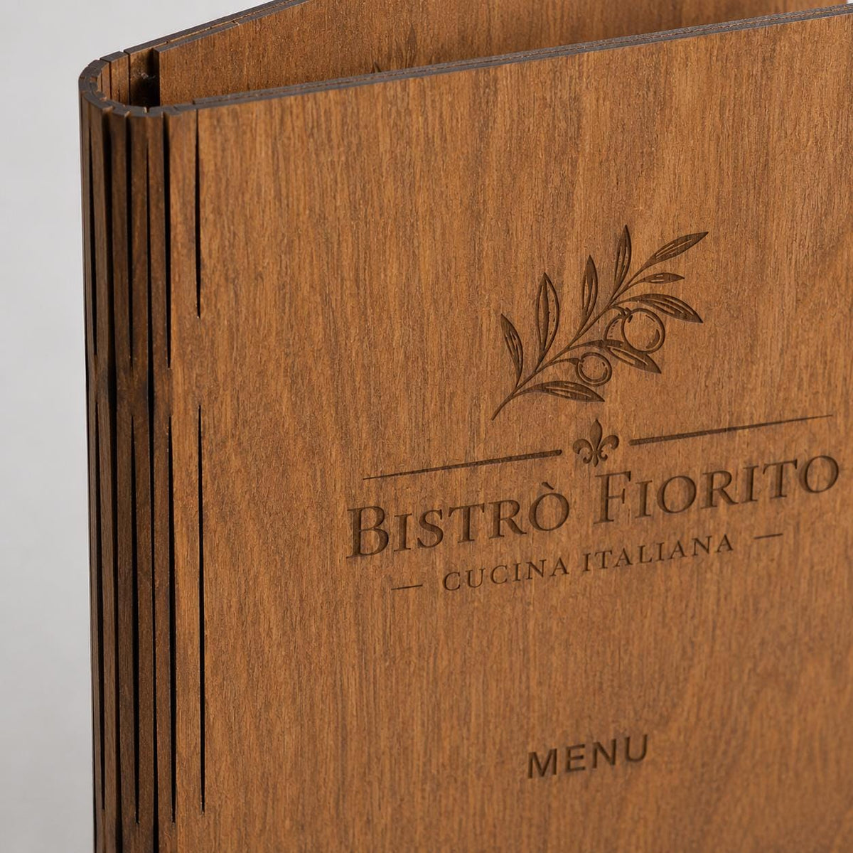 Portamenu pieghevole A4 A5 in pioppo e plexiglas, finitura legno chiaro – immagine 6