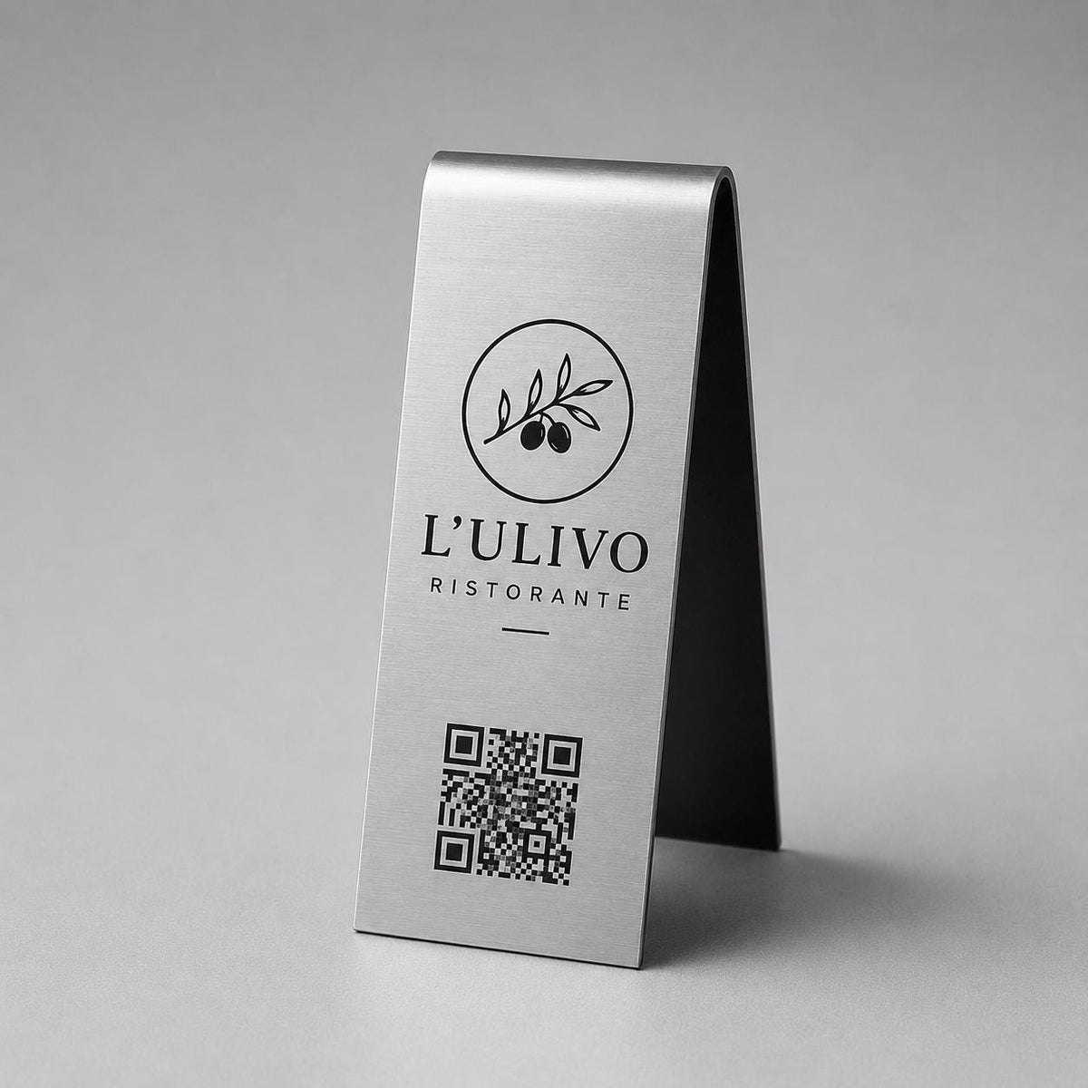 Espositore QR Code piegato da Tavolo Oro Spazzolato Personalizzato, Portamenu a Cavalletto con Logo Inciso Laser, Segnatavolo per Ristorante