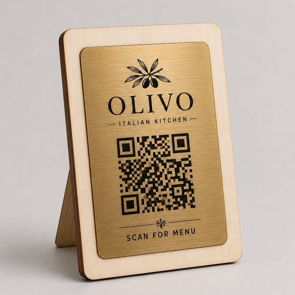 Supporto QR Code da tavolo in plexiglas nero con targhetta ottone o bianco incisa per ristorante bar hotel