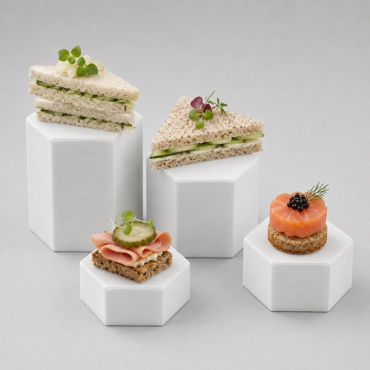 Alzate esagonali in PETG per buffet – espositori modulari per dolci, brioche e tramezzini