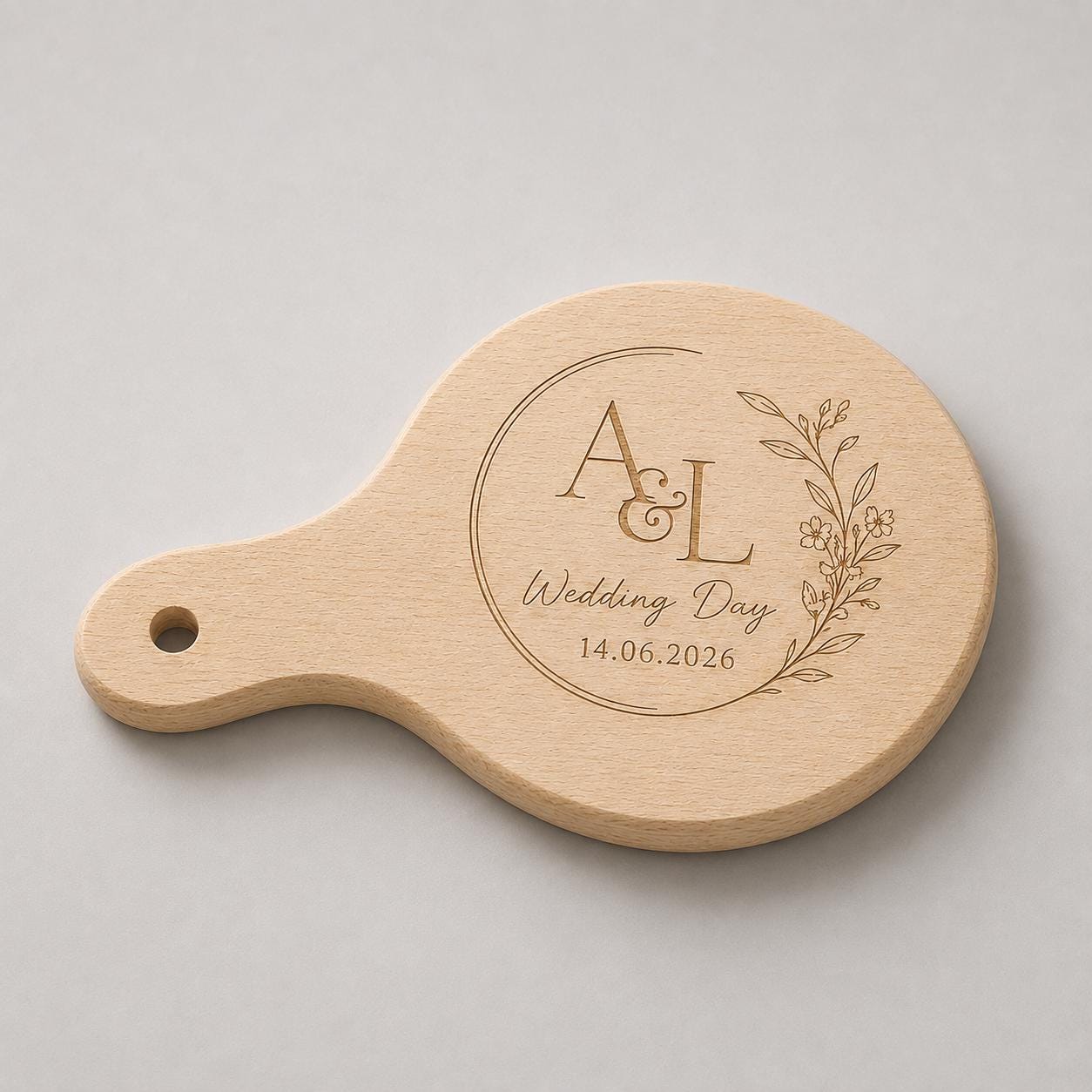 Esempio di grafica floreale su mini tagliere rotondo