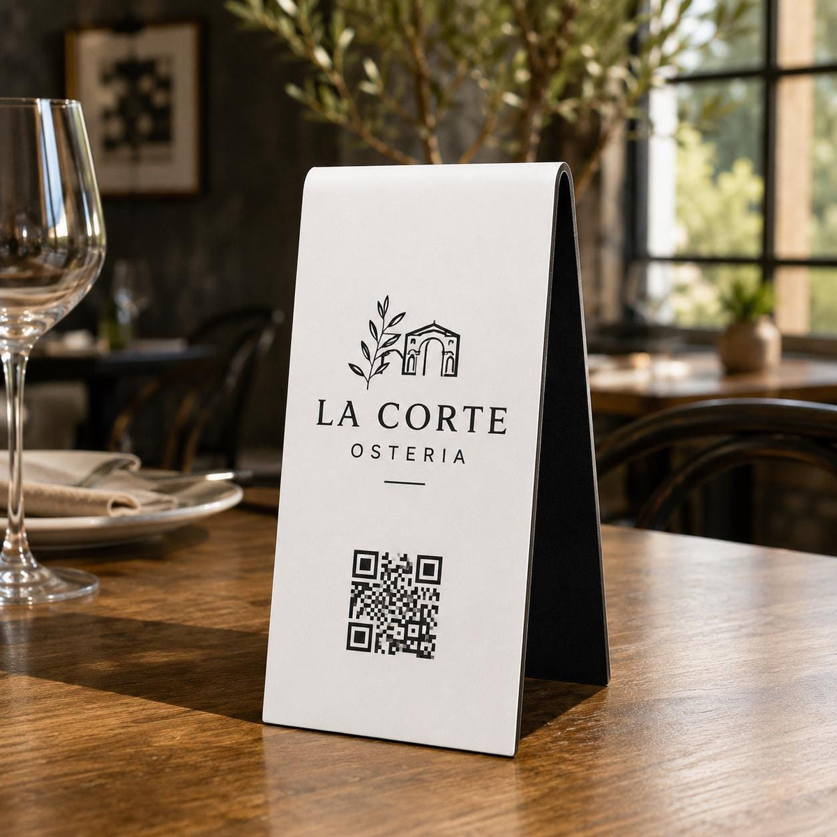 Espositore QR Code piegato da Tavolo Oro Spazzolato Personalizzato, Portamenu a Cavalletto con Logo Inciso Laser, Segnatavolo per Ristorante