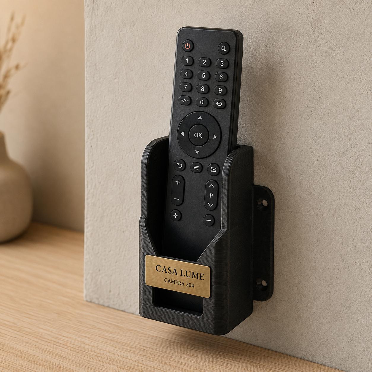 Set da 10 Supporti Telecomando Personalizzati | Culle a Parete in PLA e Rowmark per Camere Hotel