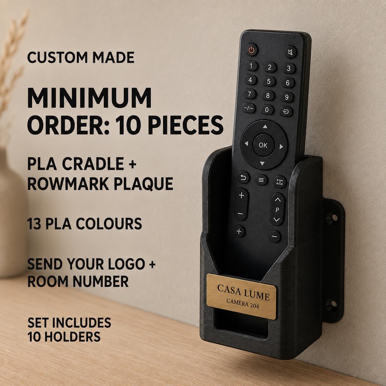 Set da 10 Supporti Telecomando Personalizzati | Culle a Parete in PLA e Rowmark per Camere Hotel