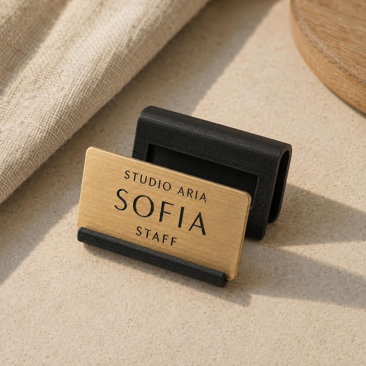 Set da 10 Badge Staff Personalizzati | Clip da Grembiule in PLA e Rowmark per Spa e Locali