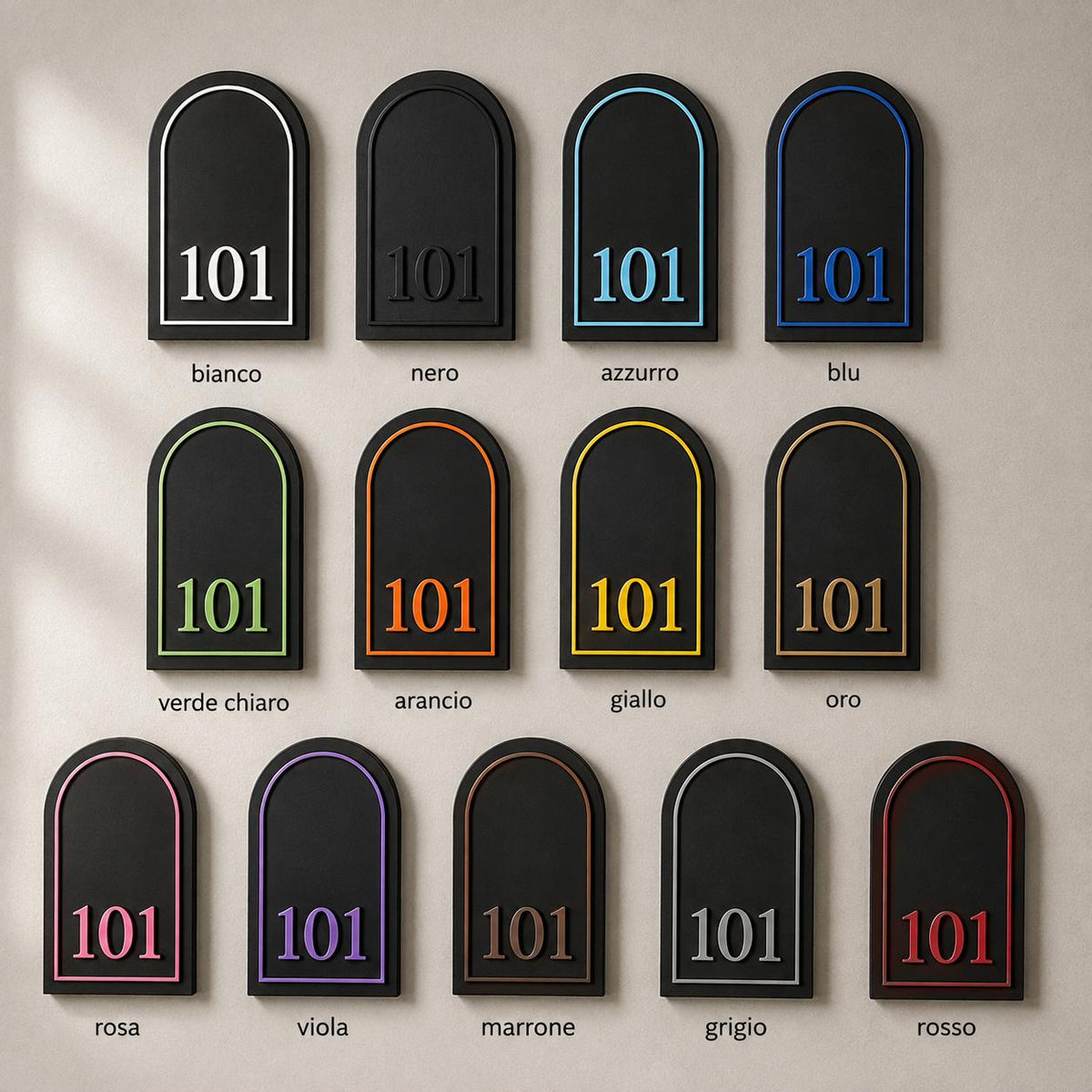 Set da 10 Targhe Numero Camera Personalizzate | Plexiglas Nero Satinato e Numeri 3D in PLA per Hotel e B&B