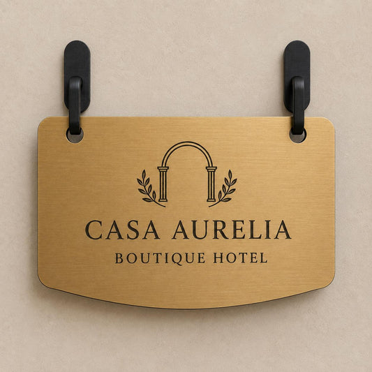 Targa Ingresso Personalizzata Linea Sospesa | Insegna con Nome e Logo per Hotel B&B Ufficio | Rowmark e PLA 3D