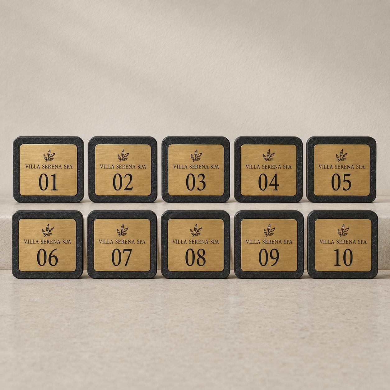 Set da 10 Targhette Numerate per Armadietti Personalizzate | Cornici PLA e Rowmark per Spa e Hotel