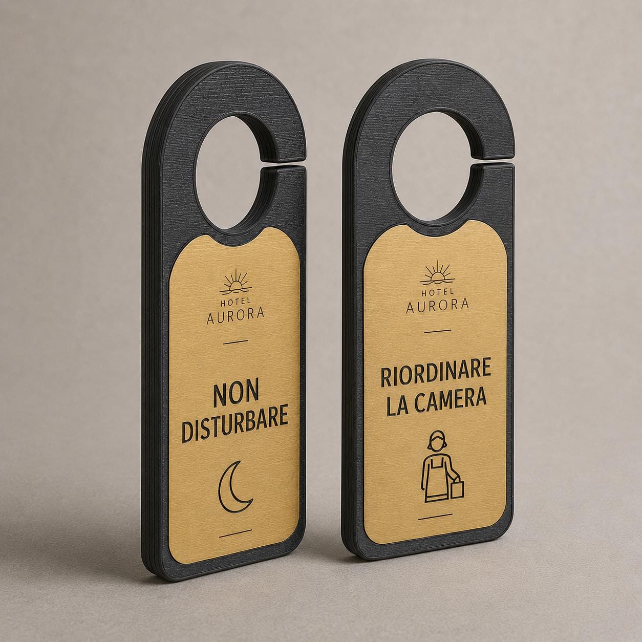 Set da 10 Cartellini Bifacciali per Porta Hotel Personalizzati | Non Disturbare e Riordinare la Camera | PLA e Rowmark