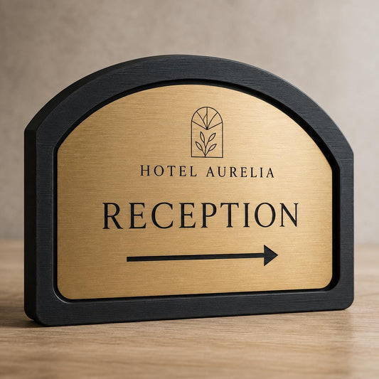 Targa Direzionale Personalizzata Linea Arco | Segnaletica Hotel in Rowmark e PLA 3D | Pezzo Singolo