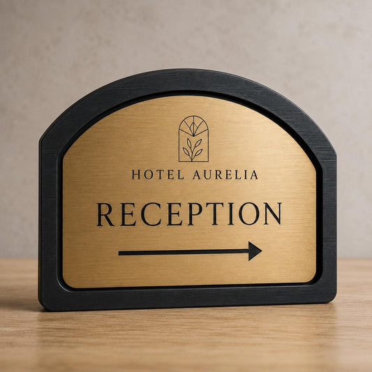 Targa Direzionale Personalizzata Linea Arco | Segnaletica Hotel in Rowmark e PLA 3D | Pezzo Singolo