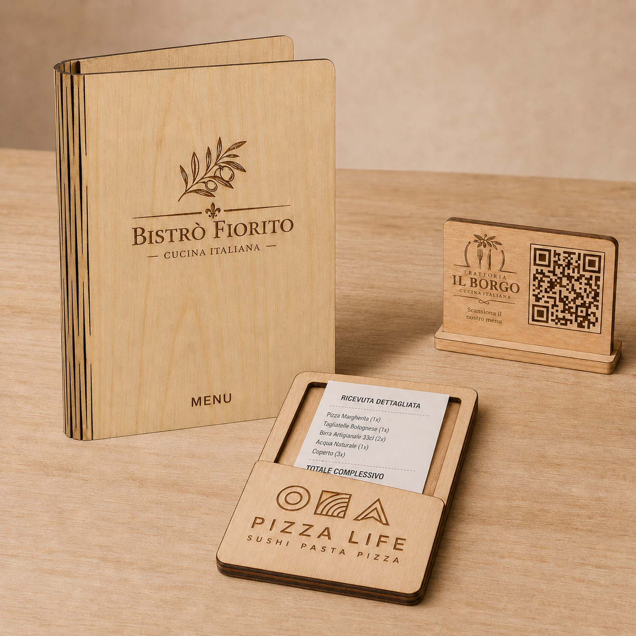 Copertina illustrativa del set ristorante in legno chiaro con portamenu pieghevole A4 A5, QR Code e portaconto