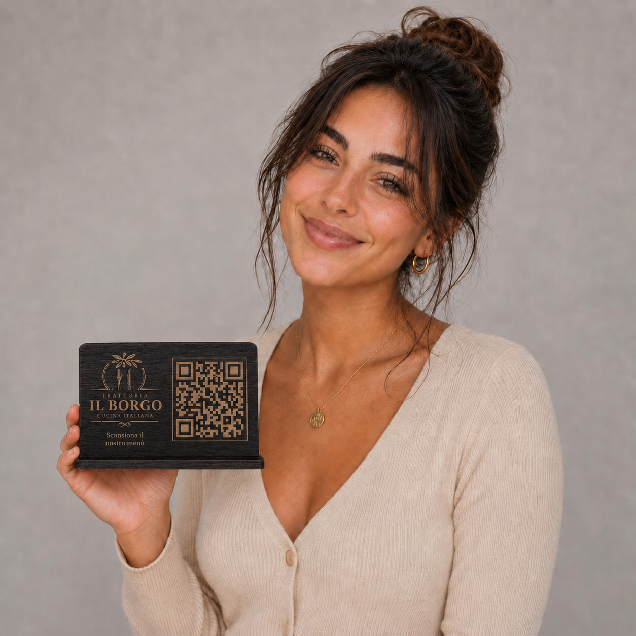 Supporto QR Code illustrativo effetto ebano con basetta e incisione laser